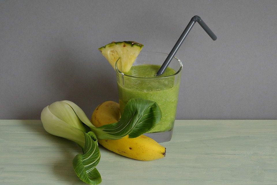 Pak Choi-Smoothie mit Ananas und Banane