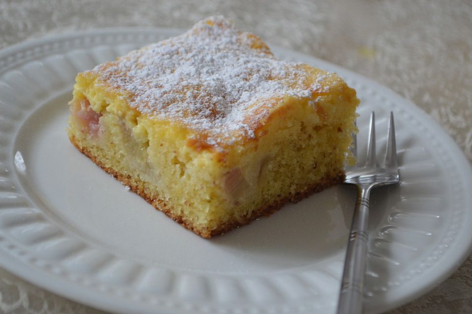 Rhabarberkuchen mit Vanille-Quark-Guss