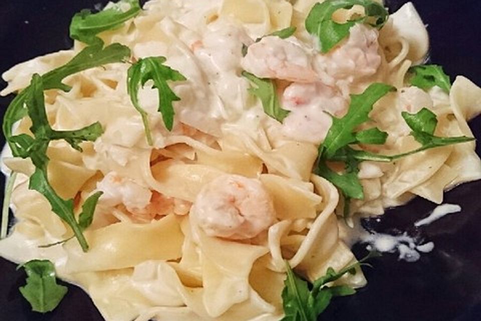 Tagliatelle mit Zitronensauce und Garnelen