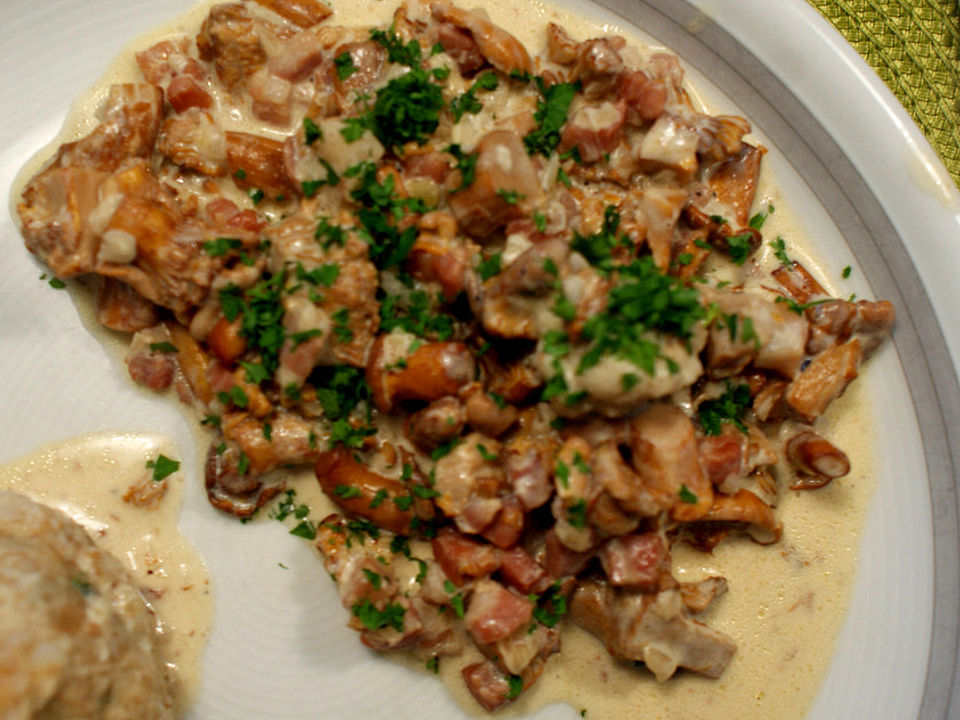 Speckpfifferlinge Mit Saurer Sahne Nach Art Von Meiner Oma Auguste Stephan Kocht Gerne Chefkoch 