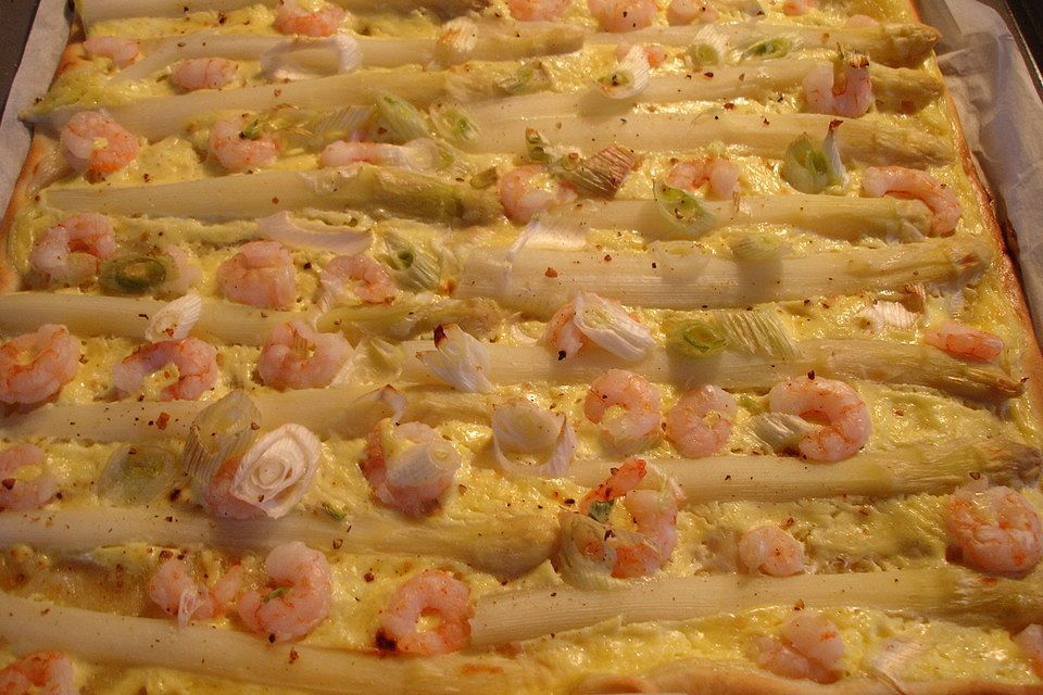 Flammkuchen mit Spargel und Garnelen