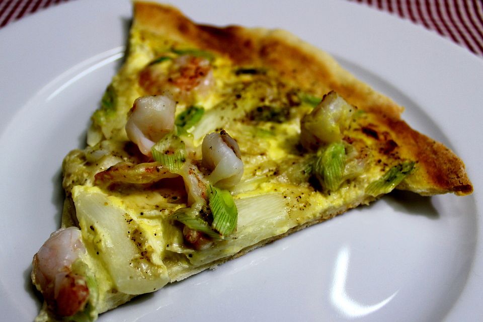 Flammkuchen mit Spargel und Garnelen