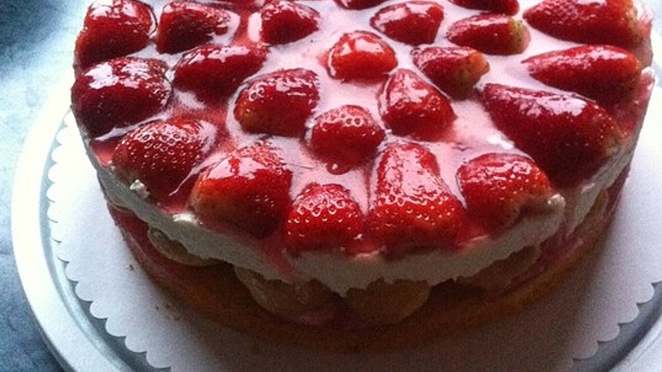 Windbeuteltorte mit Erdbeeren und Holunderblütensirup von kueckie1970