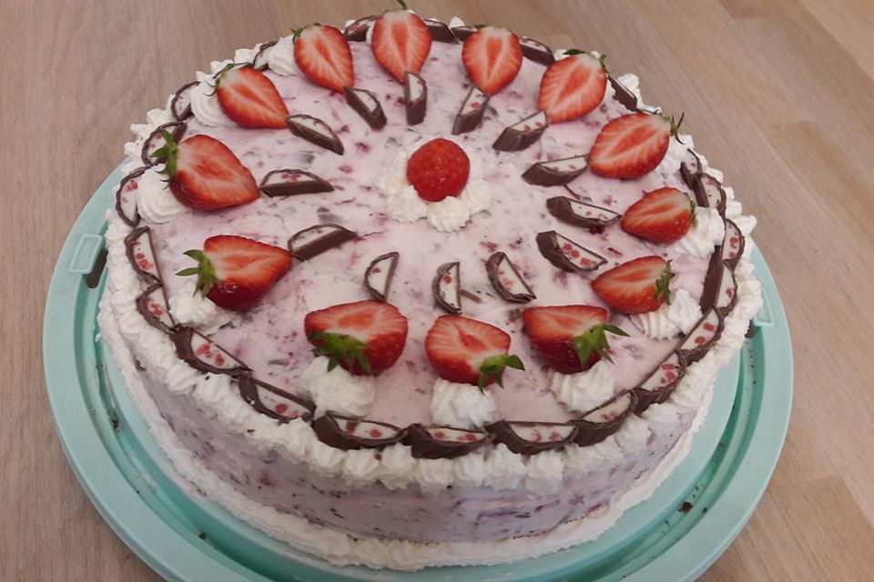 Erdbeer-Yogurette-Torte