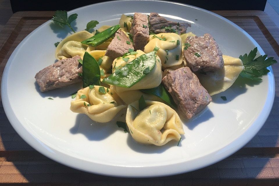 Schnelle Tortelloni-Steak-Pfanne