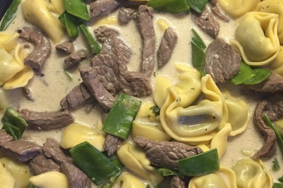 Schnelle Tortelloni-Steak-Pfanne