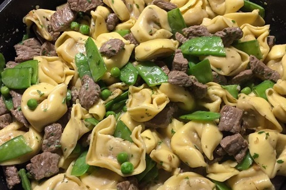 Schnelle Tortelloni-Steak-Pfanne