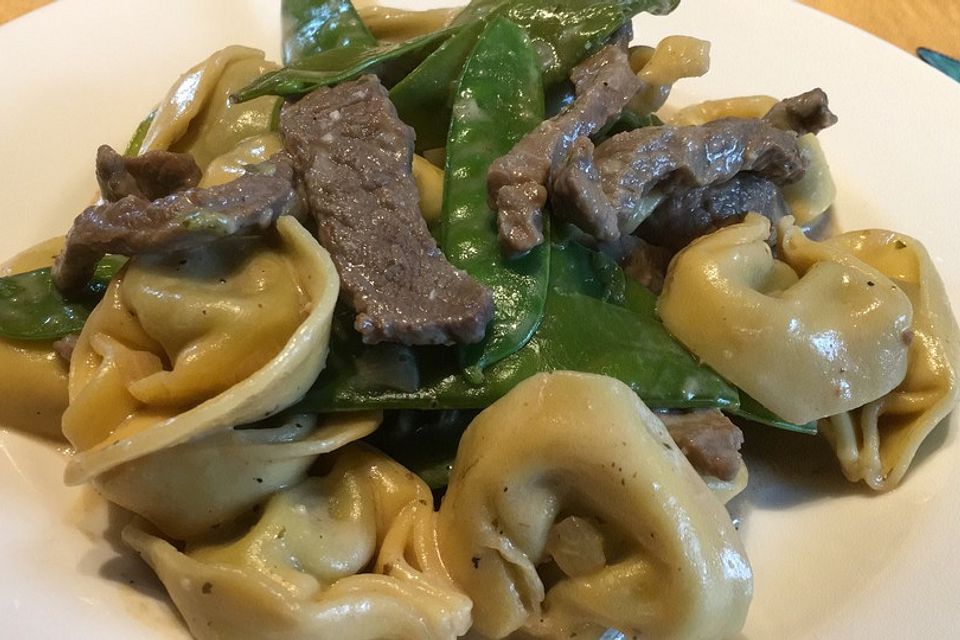 Schnelle Tortelloni-Steak-Pfanne