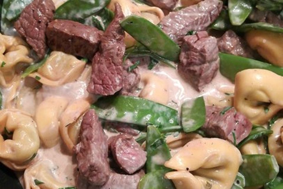 Schnelle Tortelloni-Steak-Pfanne