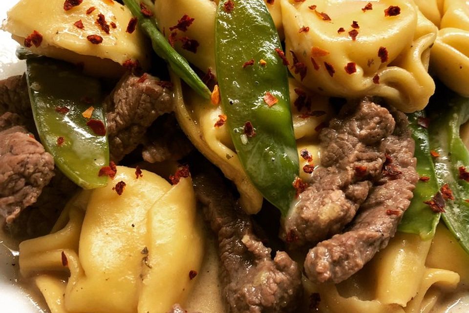 Schnelle Tortelloni-Steak-Pfanne