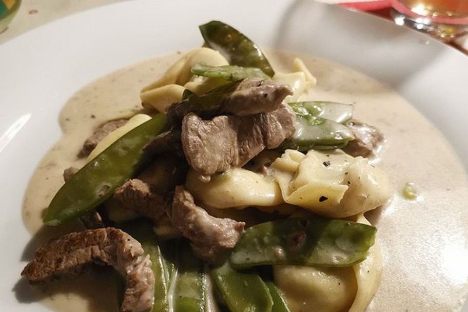 Schnelle Tortelloni-Steak-Pfanne