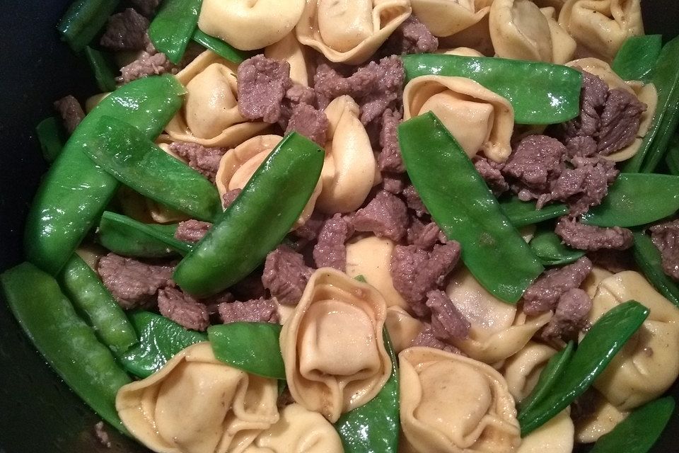 Schnelle Tortelloni-Steak-Pfanne