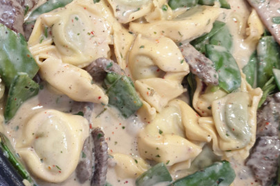 Schnelle Tortelloni-Steak-Pfanne