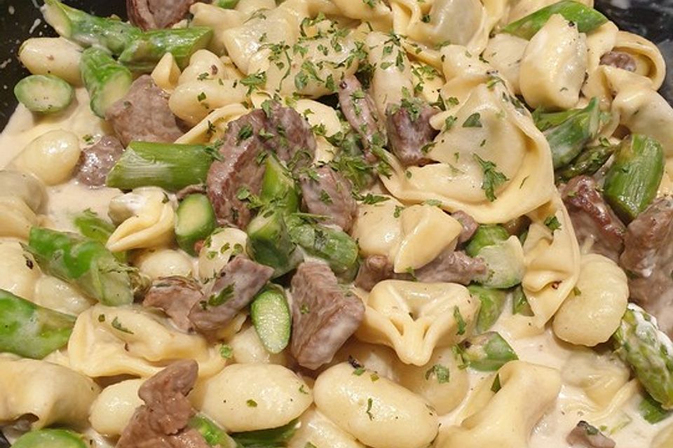 Schnelle Tortelloni-Steak-Pfanne