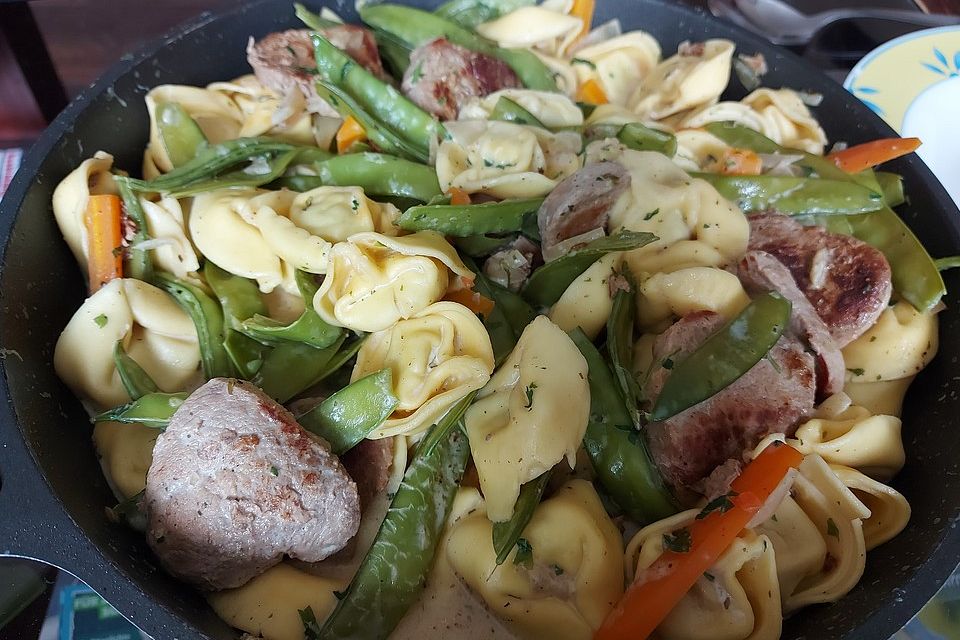 Schnelle Tortelloni-Steak-Pfanne