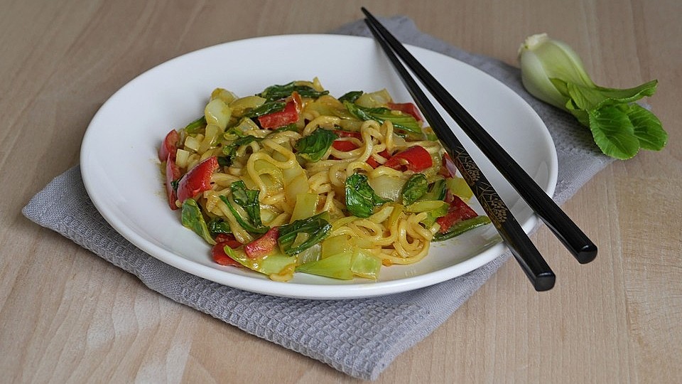 Wurziger Pak Choi Mit Paprika Und Mie Nudeln Von Ars Vivendi Chefkoch