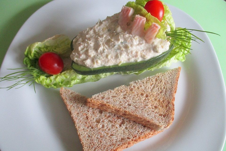 Avocado-Forellen-Mousse an Toastbrot