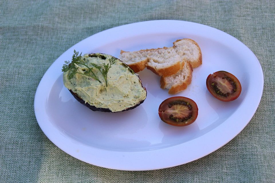 Avocado-Forellen-Mousse an Toastbrot