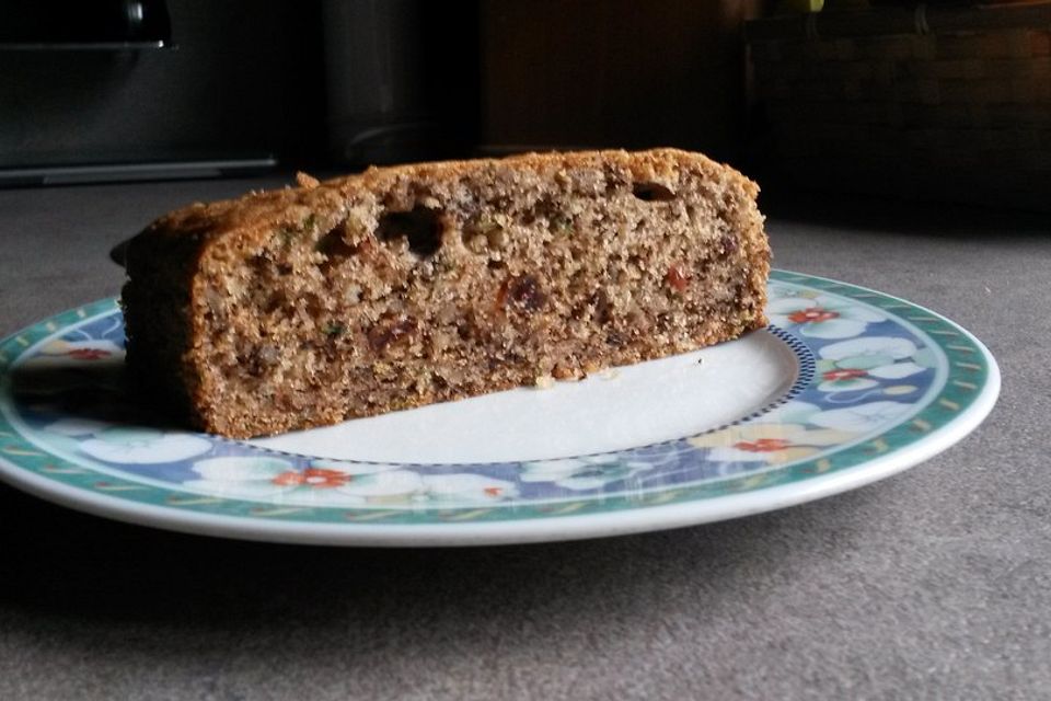 Zucchini-Mandel-Kuchen mit Rosinen