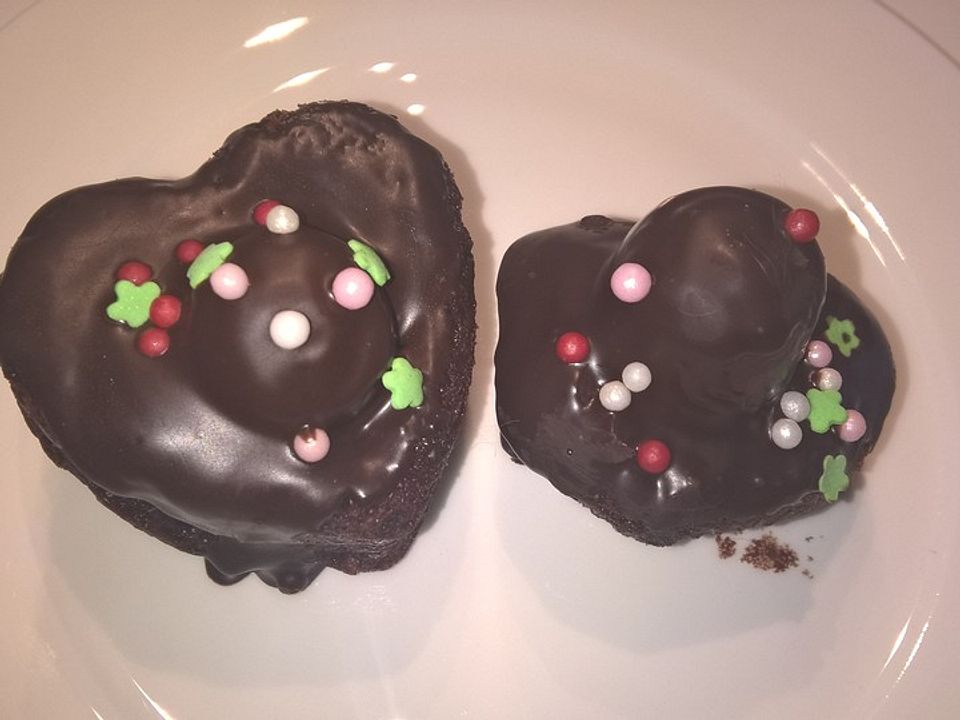 Herzkirschen-Pralinen-Schokomuffins von petra010761| Chefkoch