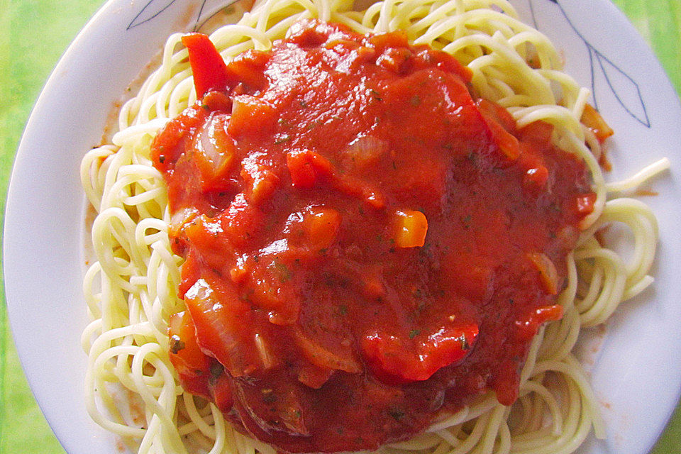 Spaghetti und Tomatensauce