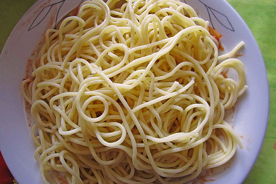 Spaghetti und Tomatensauce