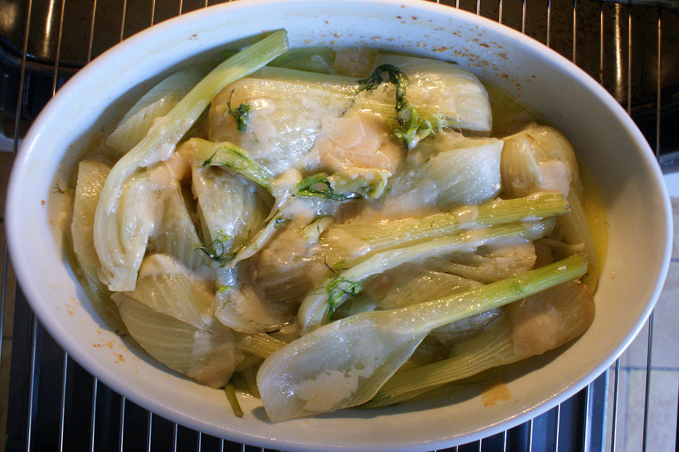 Mit Parmesan überbackener Fenchel