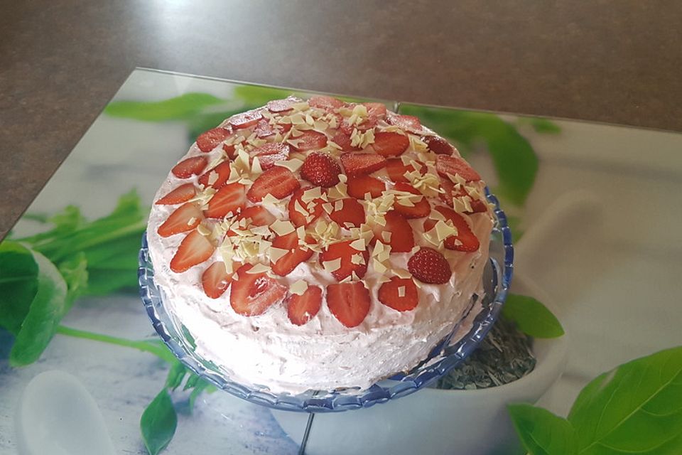 Himbeer-Sahne-Torte mit Schmand