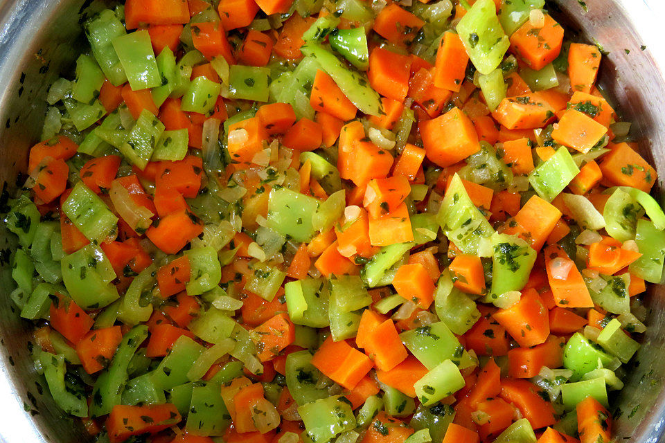 Karotten und Paprika an Zitronen-Kokos-Sauce