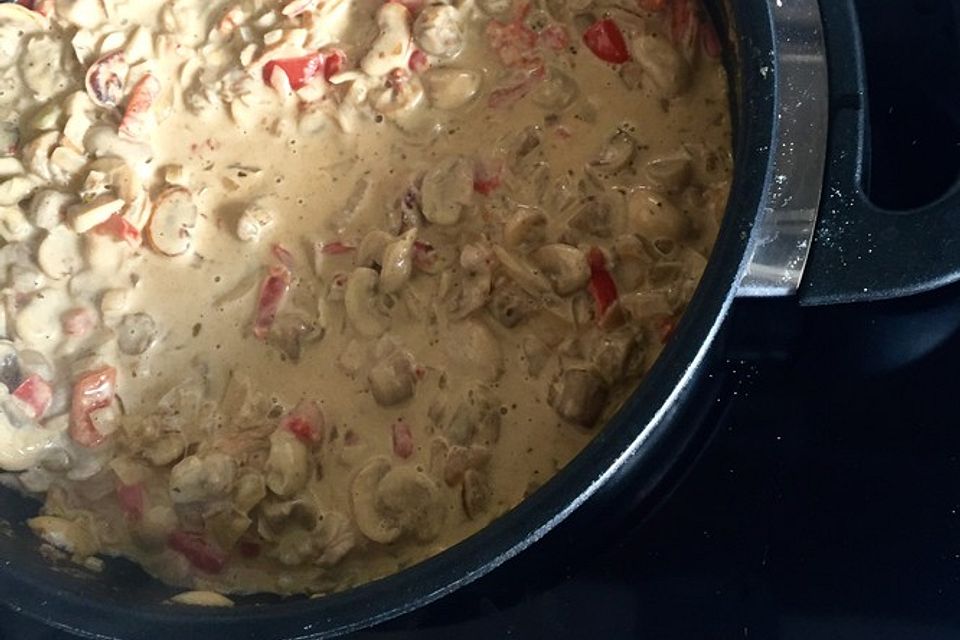 Champignon-Paprika-Soße mit einem Hauch von Curry