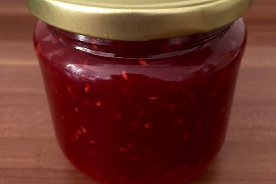 Marmelade von Himbeeren und Rhabarber