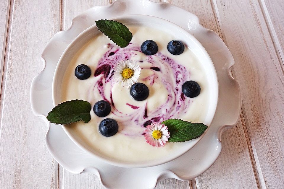 Leichtes Joghurt-Blaubeeren-Dessert