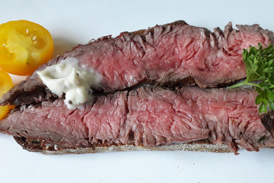 Flanksteak und grüner Spargel vom Grill mit Estragon-Mayonnaise