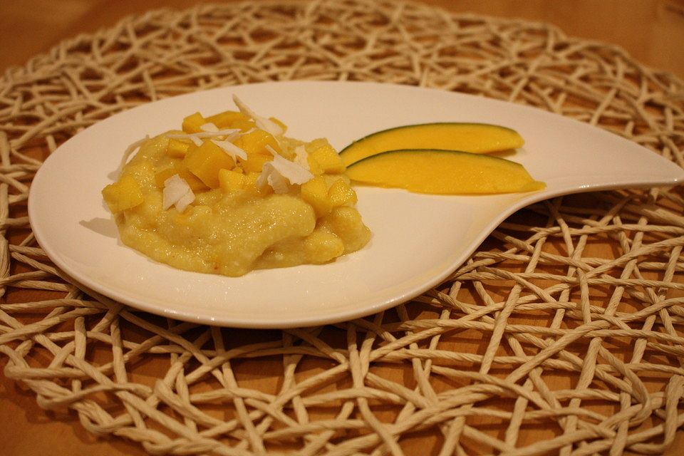 Indisches Grießdessert mit Mango