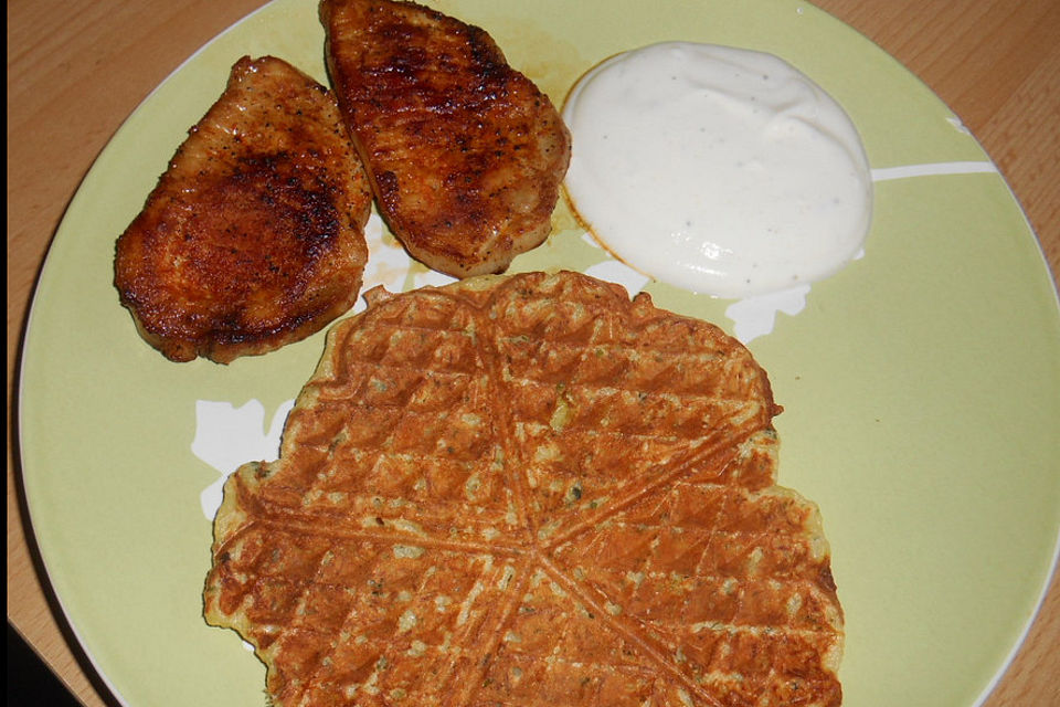 Kräuter-Waffel-Rösti mit Knoblauchquark und Minutensteaks