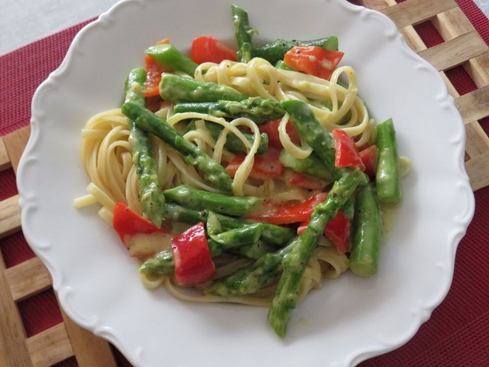 Spaghetti mit gebratenem grünen Spargel und Paprika - Kochen Gut ...