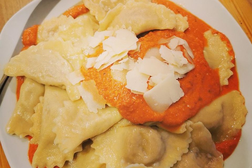 Traditionelle Ravioli mit Fleischfüllung selbst gemacht