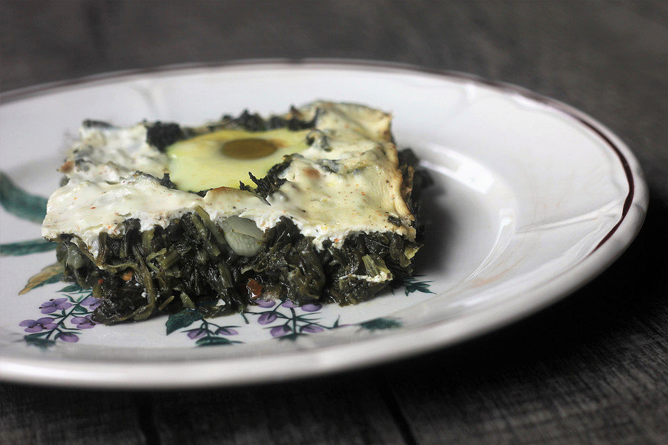 Türkische Eier mit Spinat und Joghurtcreme