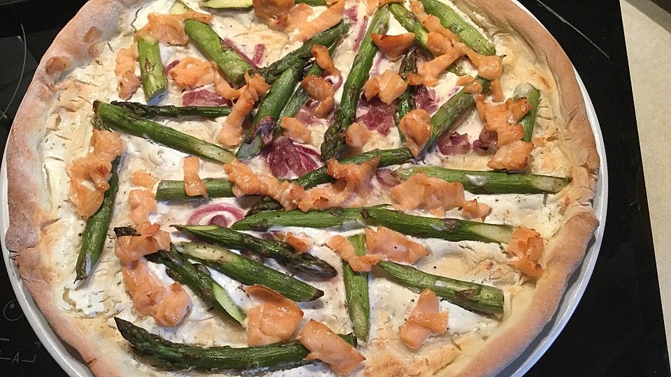 Pizza Mit Grunem Spargel Lachs Und Ziegenkase Von Lemmih Chefkoch