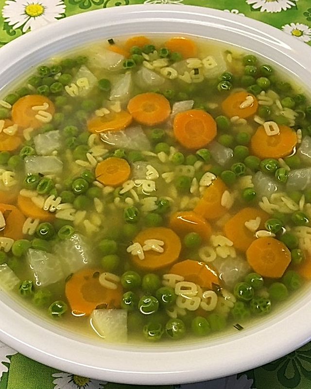 Buchstabennudeln-Gemüse-Suppe