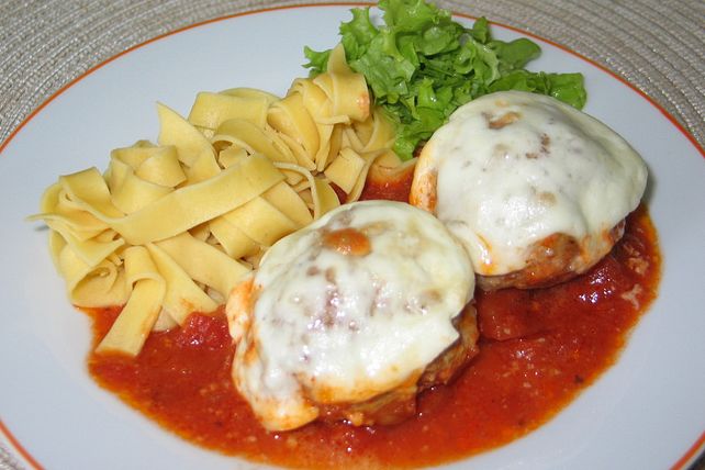 Überbackene Frikadellen in Tomatensauce von McMoe| Chefkoch