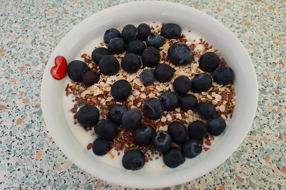 Joghurt mit Haferflocken, Chia- und Leinsamen