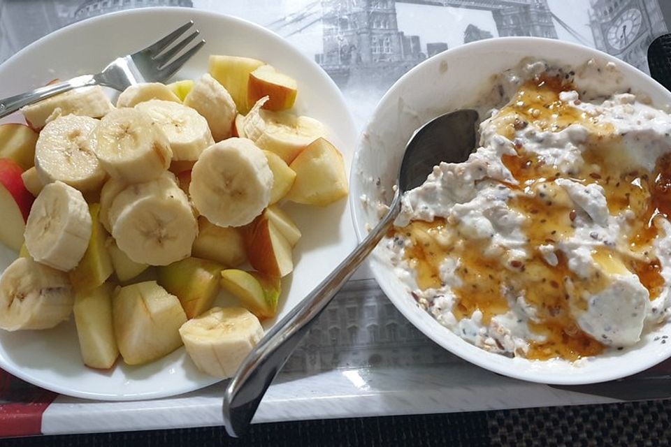 Joghurt mit Haferflocken, Chia- und Leinsamen