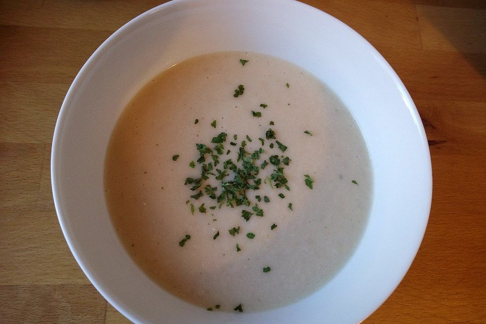 Schneewittchens Kohlrabi-Suppe nussig-scharf