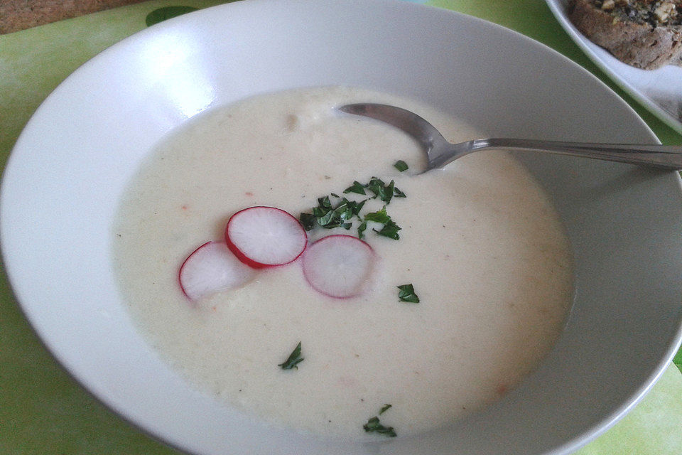 Schneewittchens Kohlrabi-Suppe nussig-scharf