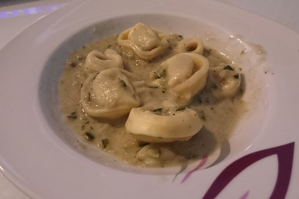 Tortellini mit veganer Zucchini-Rahmsauce