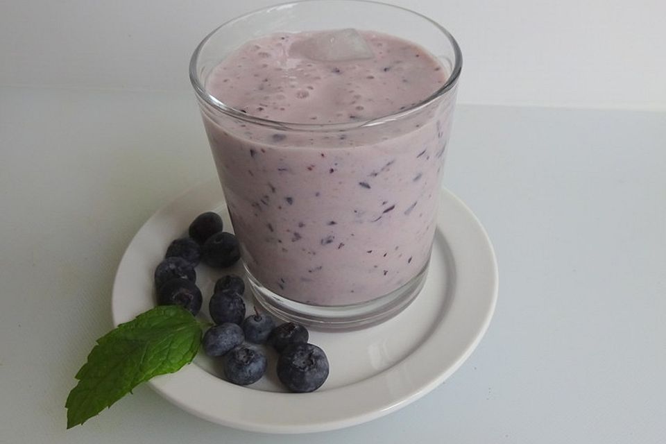 Beeren-Bananen-Smoothie mit Vanille