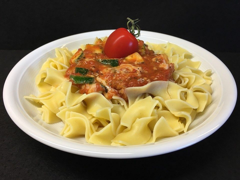 Zucchini-Tomaten-Käse-Sauce von Stephey| Chefkoch