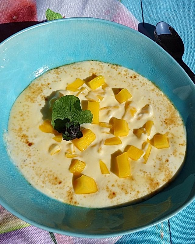 Leichtes Joghurt-Mango-Dessert