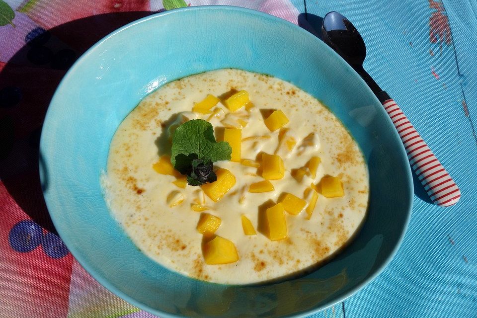 Leichtes Joghurt-Mango-Dessert